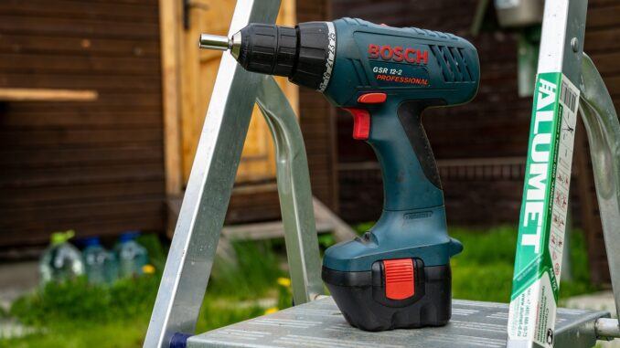 screwdriver-5221752_1280 Essential Home Improvement Tools