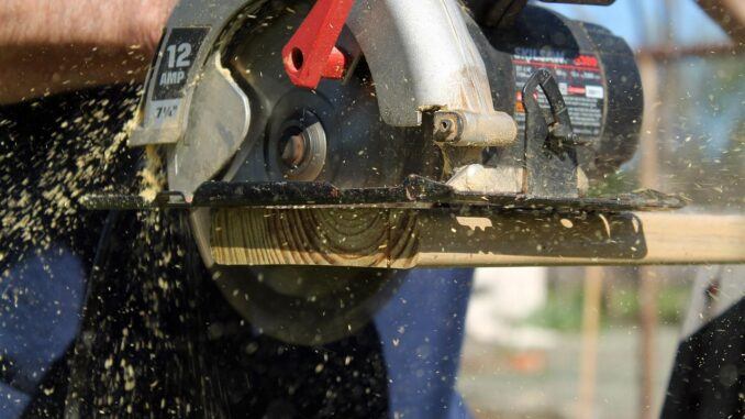 Power Saws for Woodworking Beginners